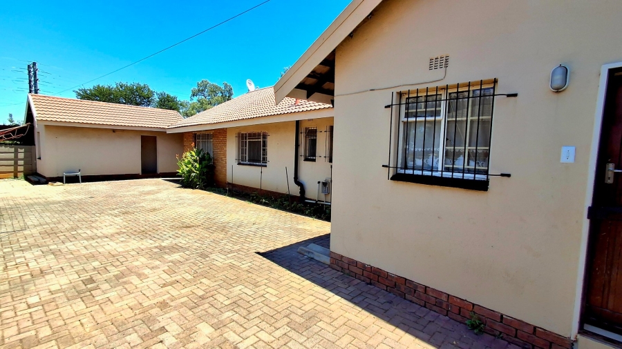 3 Bedroom Property for Sale in Roodia Free State